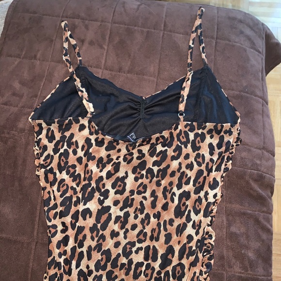 Cheetah bodysuit! Super cute - Picture 4 of 4